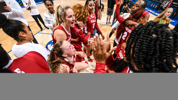 332022 The Alabama team reacts after a win_AlabamavsGeorgia_TVE_0644